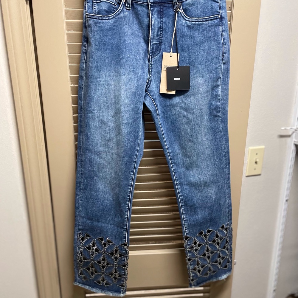 New Joseph Ribkoff Size 8 Capris with lattice and fray ends